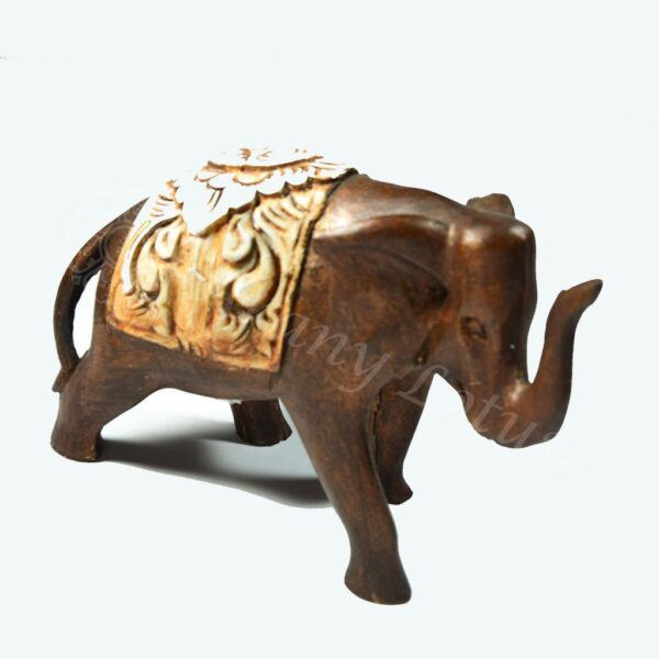 Arany színű elefánt