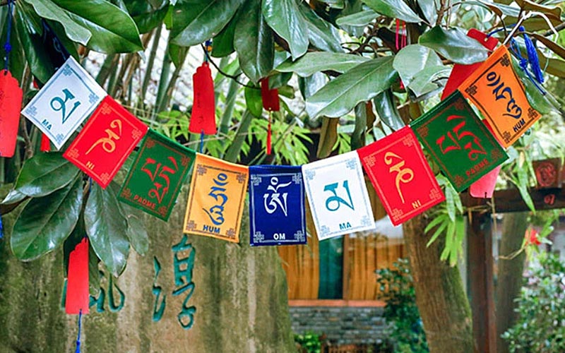 Om Mani Padme Hum imazászló