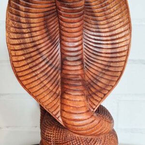 Királykobra fából faragott szobor 33 cm