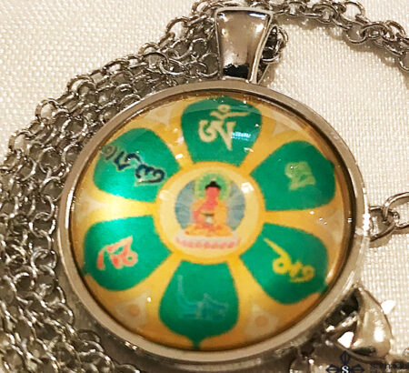 Amitabha Buddha OM Mani Padme HUM mandalával üveg függős nyaklánc