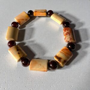 Mookaite-gránát ásványkarkötő