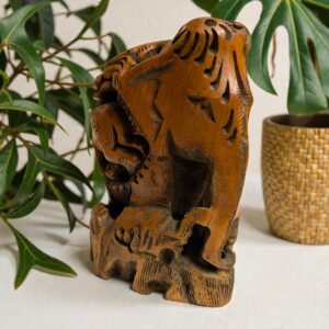 Szépen megmunkált elefánt szobor fából