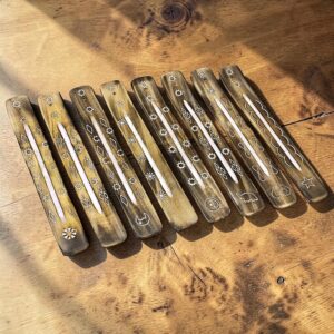 Füstölőégető léc faragott díszítéssel